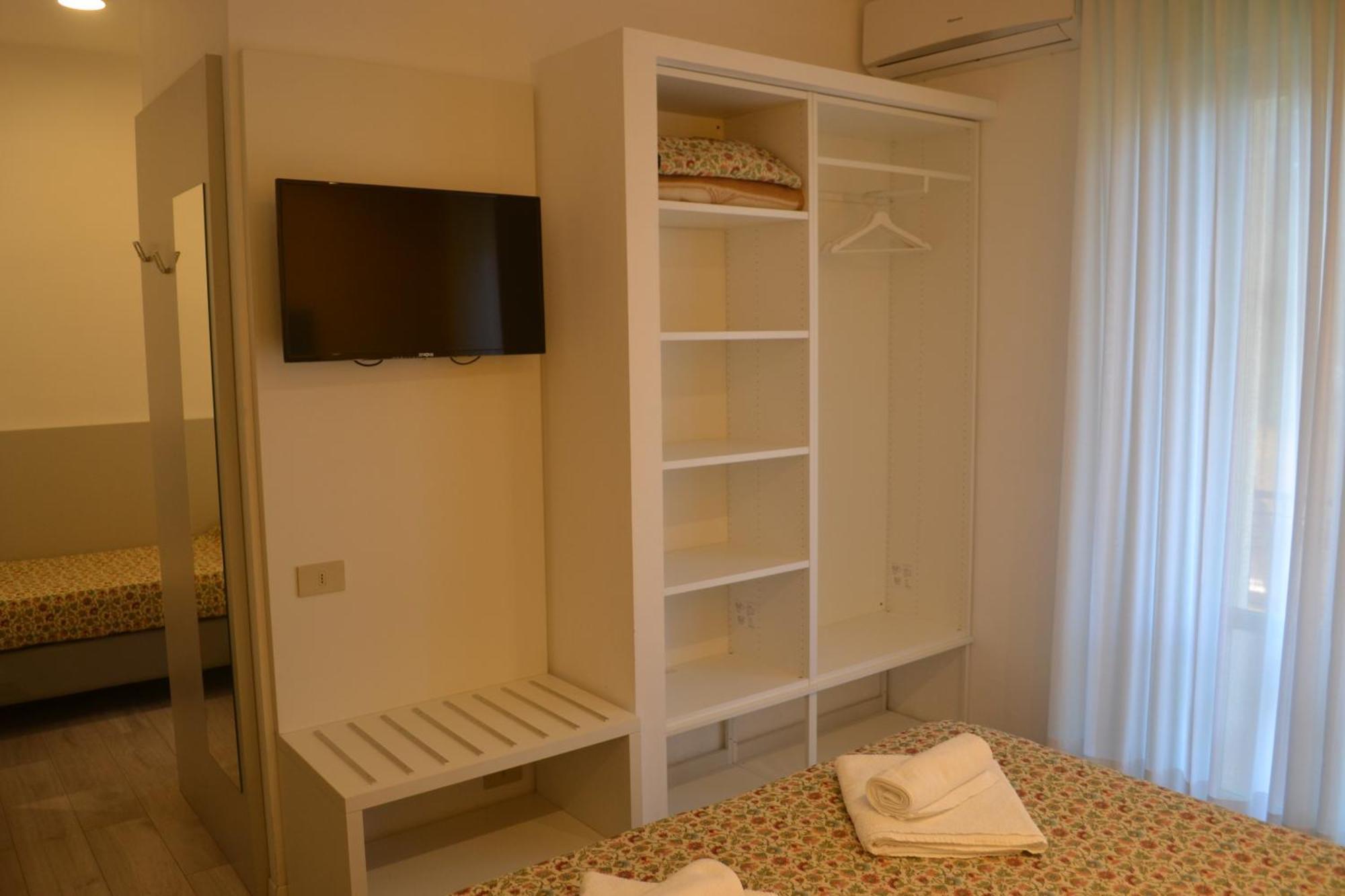 Mirage Hotel 2*