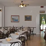 Hotel Mirage 2*