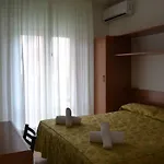 Mirage Hotel 2*